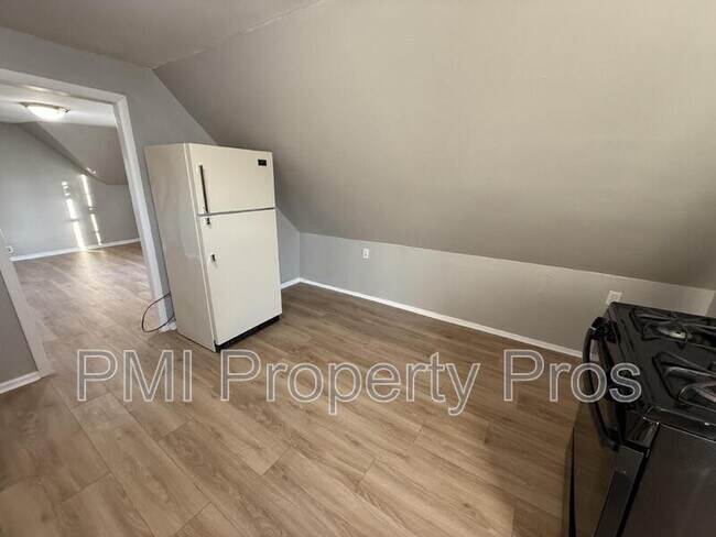 Building Photo - 3806 W Rohr Ave