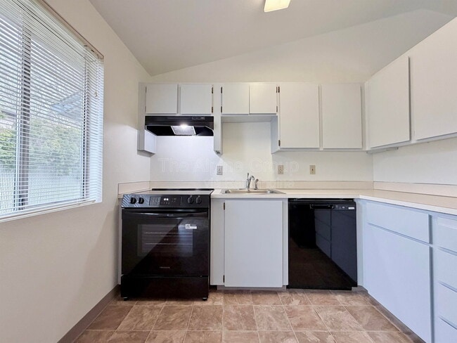 Building Photo - 8991 SW Herb Way