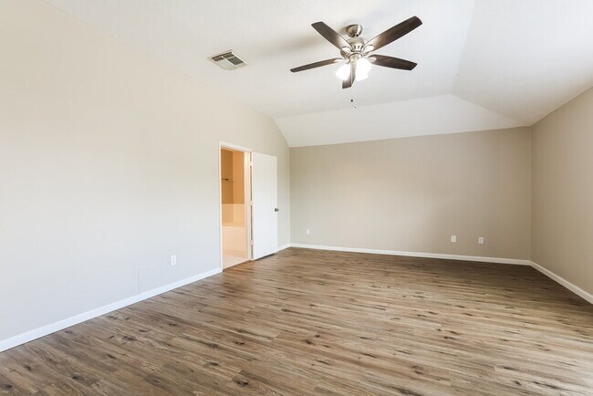 Building Photo - 2422 Fox River Ln