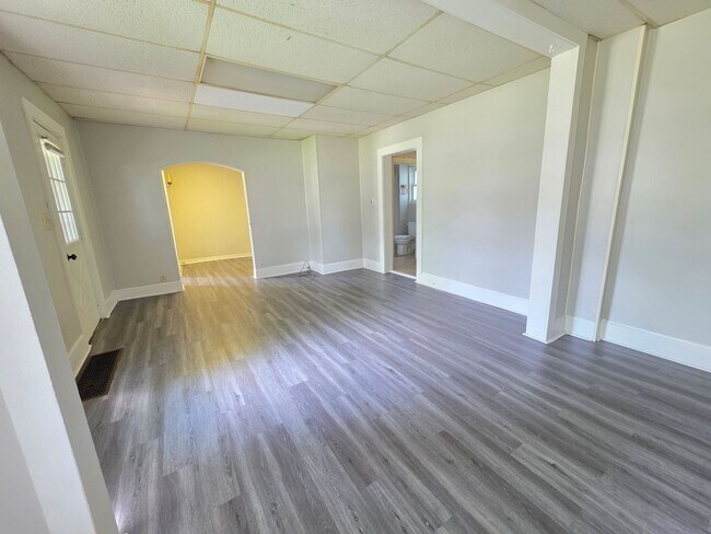 Building Photo - 160 13th Ave S