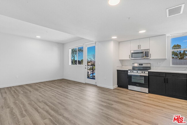 Building Photo - 10824 Blix St