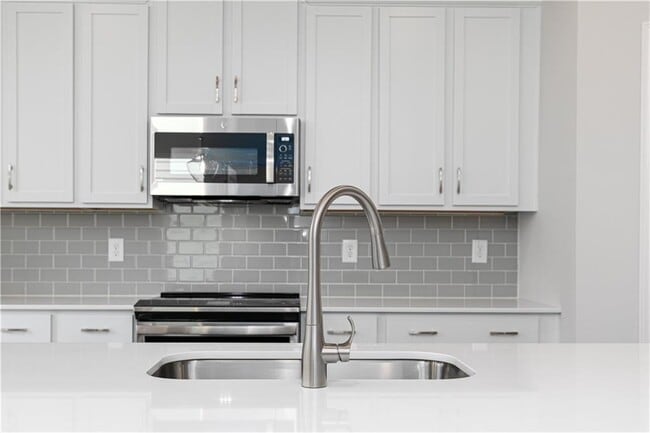 Building Photo - 3069 Cambridge Ml St