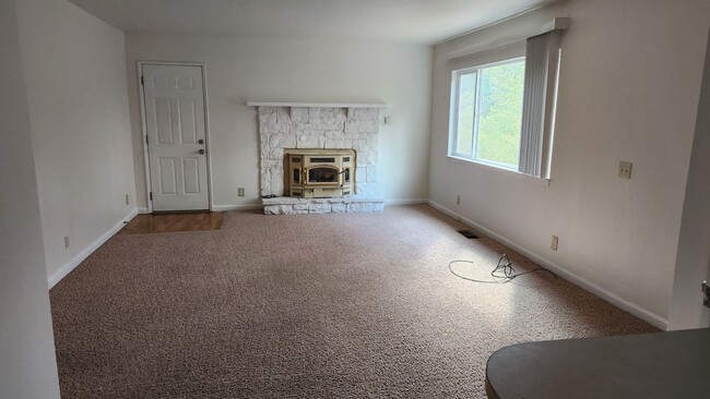 Building Photo - Lake Wildwood Home with Granny unit