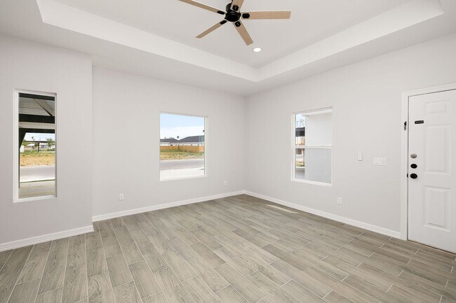 Building Photo - 504 N Alexandrite Ave