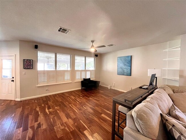 Building Photo - 2600 Mallard Green Cove