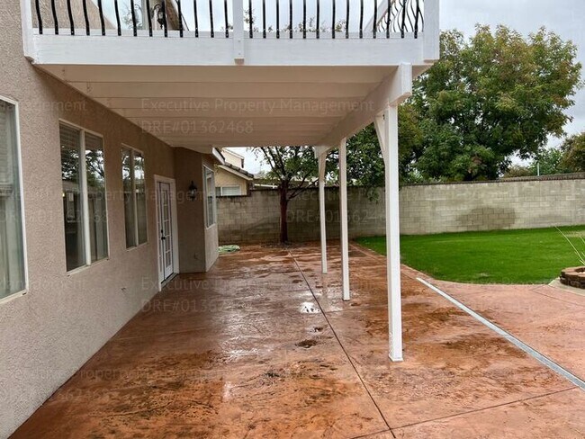 Building Photo - Stunning 4-bedroom, 3 bathroom home located in the westside of Bakersfield this spacious house of...