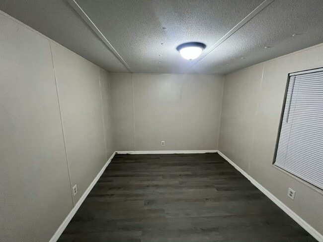 Building Photo - 71A Tower Manor Cir E