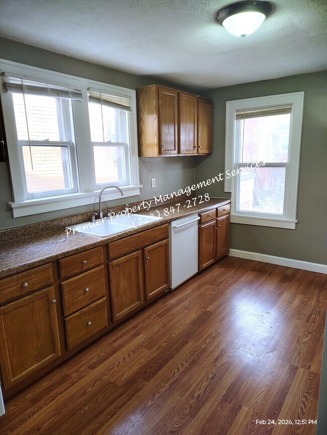 Building Photo - 903 23rd St