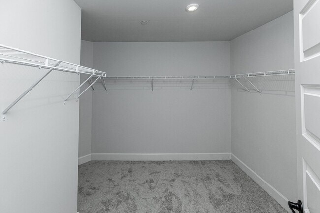 Building Photo - 5032 Ozment Dr