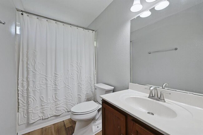 Building Photo - 252 Fall Creek Dr