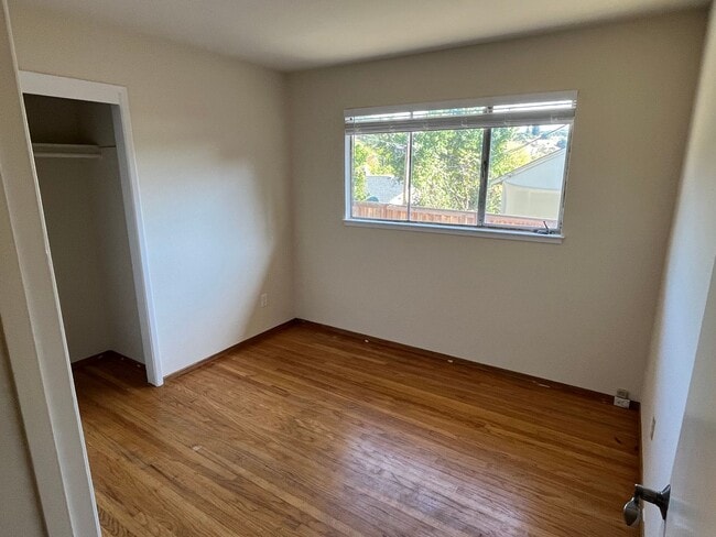 Building Photo - 4 Bedroom Ranch Style Home in Quiet El Sobrante Neighborhood