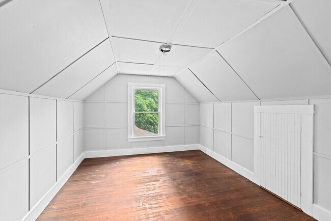 Building Photo - 225 Pleasant St