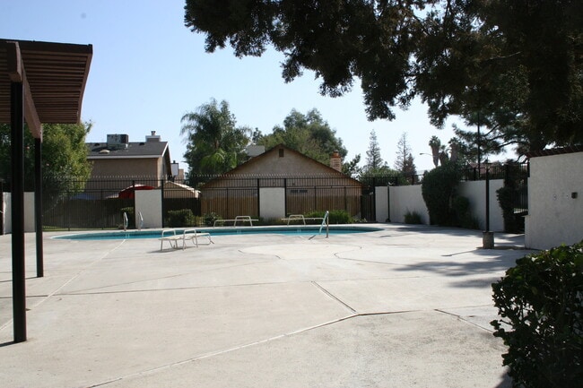 Building Photo - 4600 Beechwood St