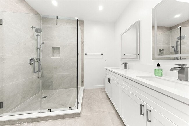 Building Photo - 13010 Hartland St