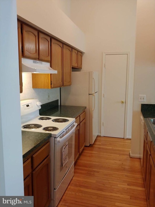 Building Photo - 2600 Camelback Ln