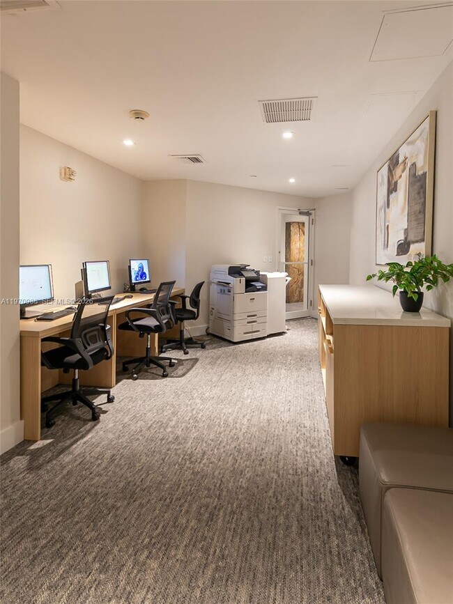 Building Photo - 90 SW 3rd St