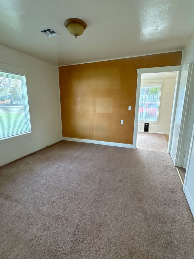 Building Photo - Cozy College Place Home