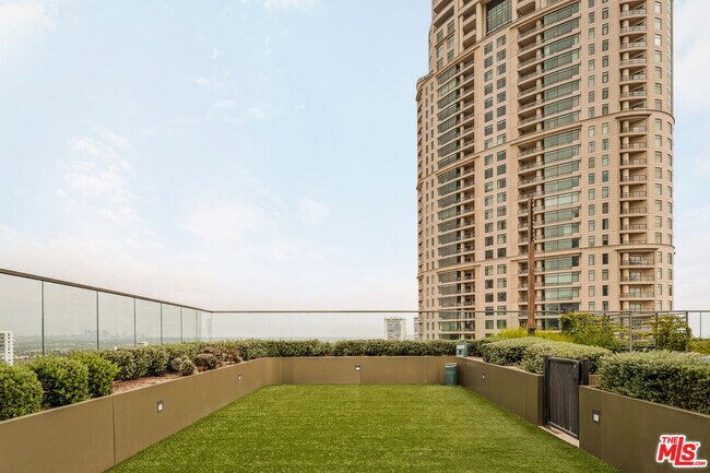 Building Photo - 2025 Ave of the Stars