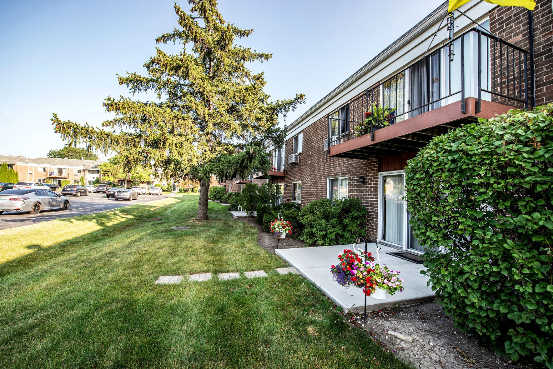 Building Photo - 10389 Dearlove Rd