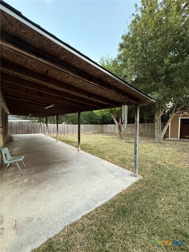 Building Photo - 2421 Hancock Dr