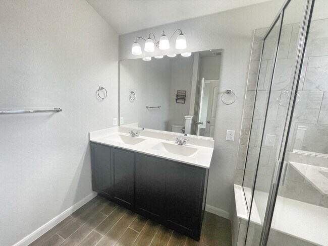 Building Photo - Charming single story 3-bedroom 2-bath hom...