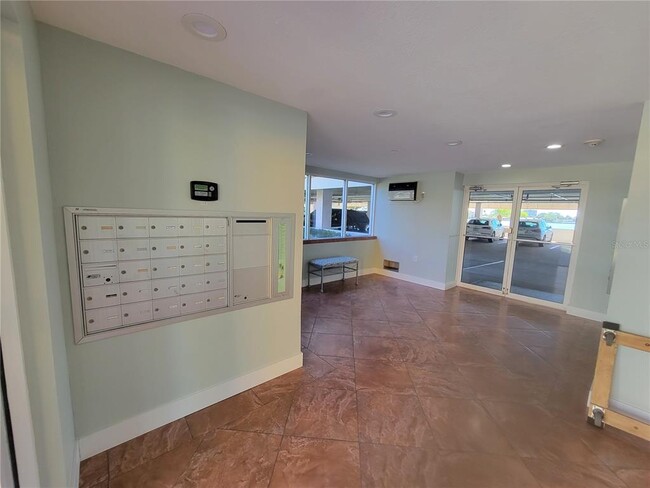 Building Photo - 8000 Sailboat Key Blvd S
