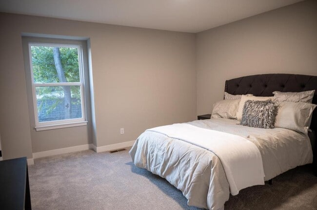 Building Photo - 4610 Forest Ave