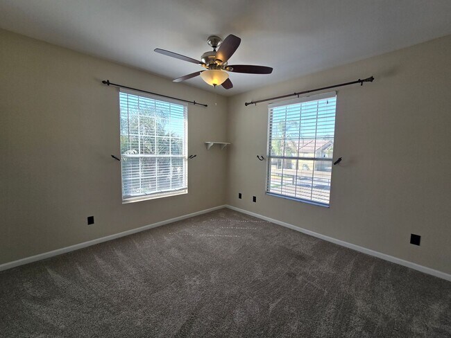 Building Photo - CANYON CREST CONDO