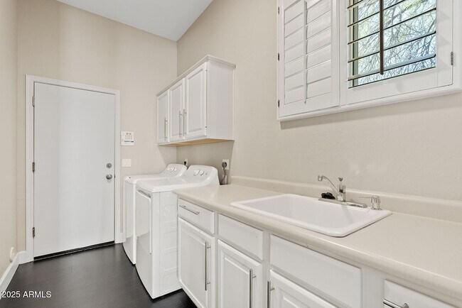 Building Photo - 8274 E Tailspin Ln