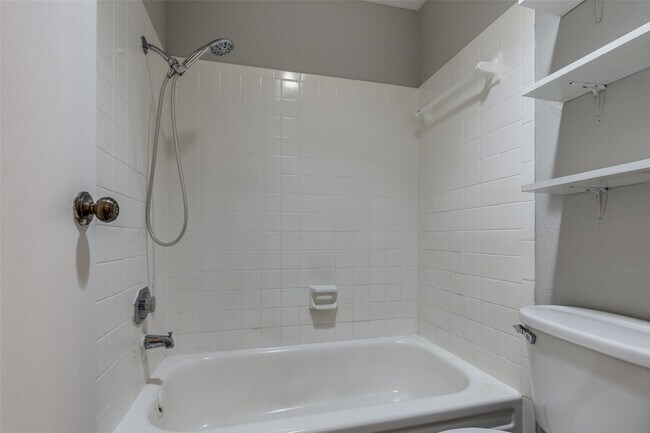 Building Photo - 9707 Richmond Ave.