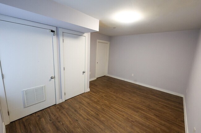 Building Photo - 332 Talbot Ave