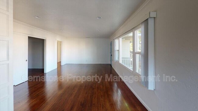 Building Photo - 6203 Mesita Dr