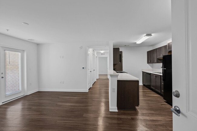 Building Photo - Elevate 17 I