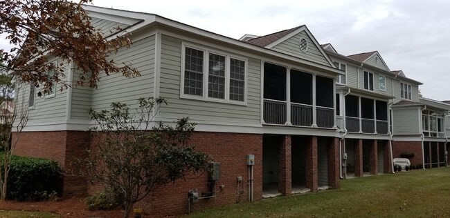 Building Photo - Beautiful Town-home in much sought after S...