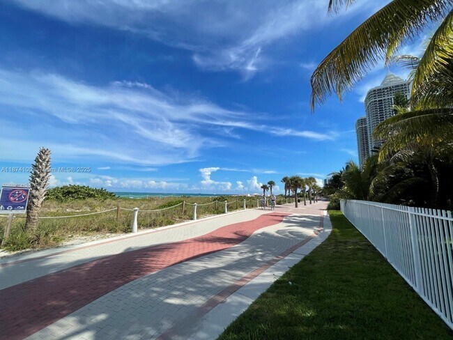 Building Photo - 5001 Collins Ave