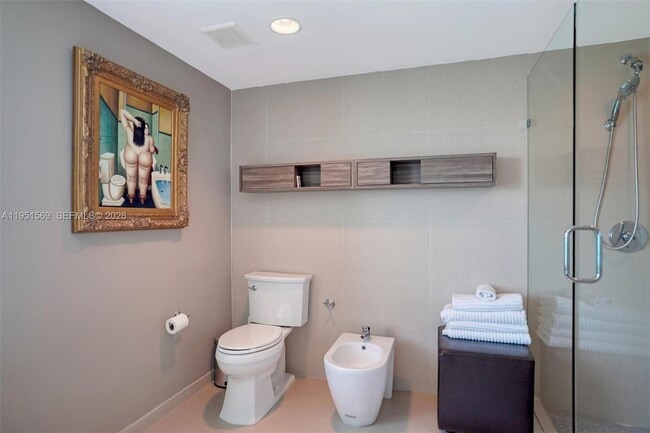 Building Photo - 5025 Collins Ave