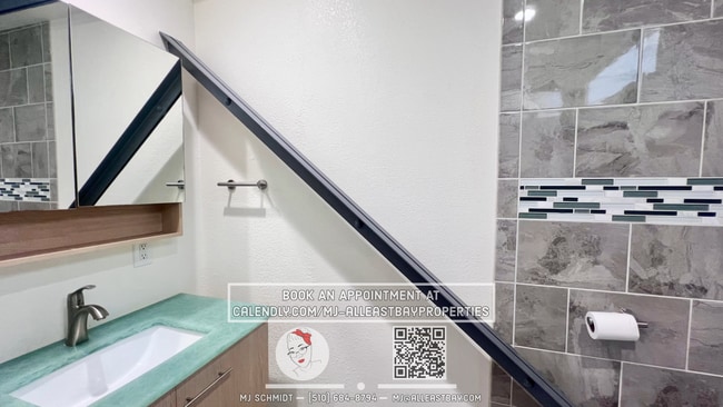 Building Photo - Contemporary loft-style 1 bedroom $2400