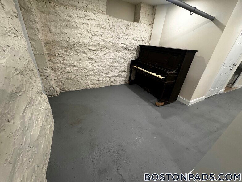 Building Photo - 30 Wadsworth St