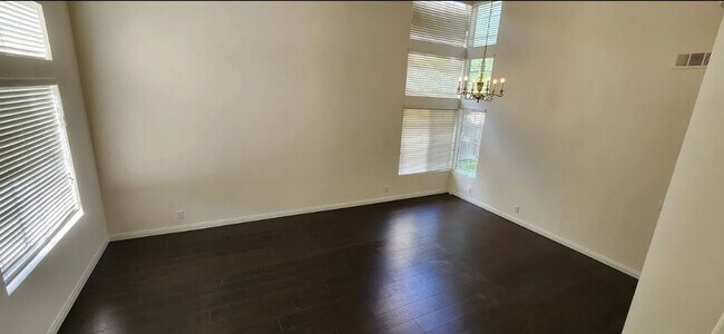 Building Photo - Beautiful Home in the Heart of Mission Viejo!