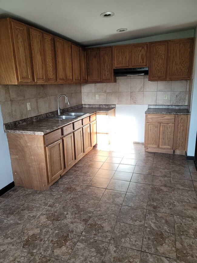 Building Photo - 1104 Bloomfield Dr