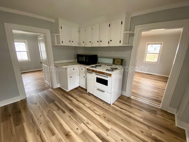 Building Photo - 1805 Ridge Ave