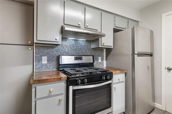 Building Photo - 2404 Burleson Ct