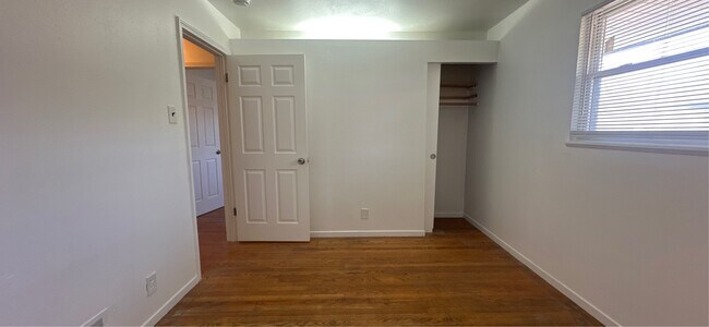 Building Photo - 10748 Spring Garden Dr