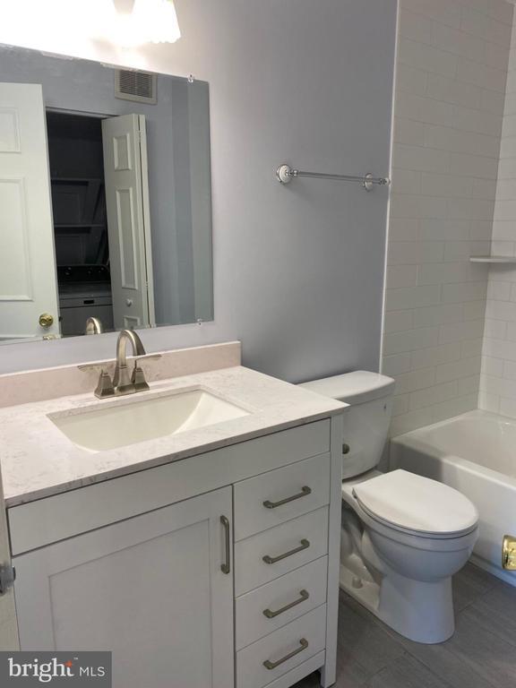 Building Photo - 7746 New Providence Dr