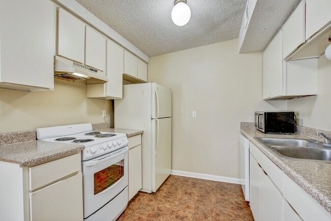 Building Photo - 2408 Longview St