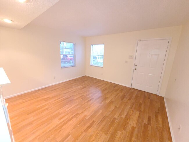 Building Photo - 7149 E Bank Dr
