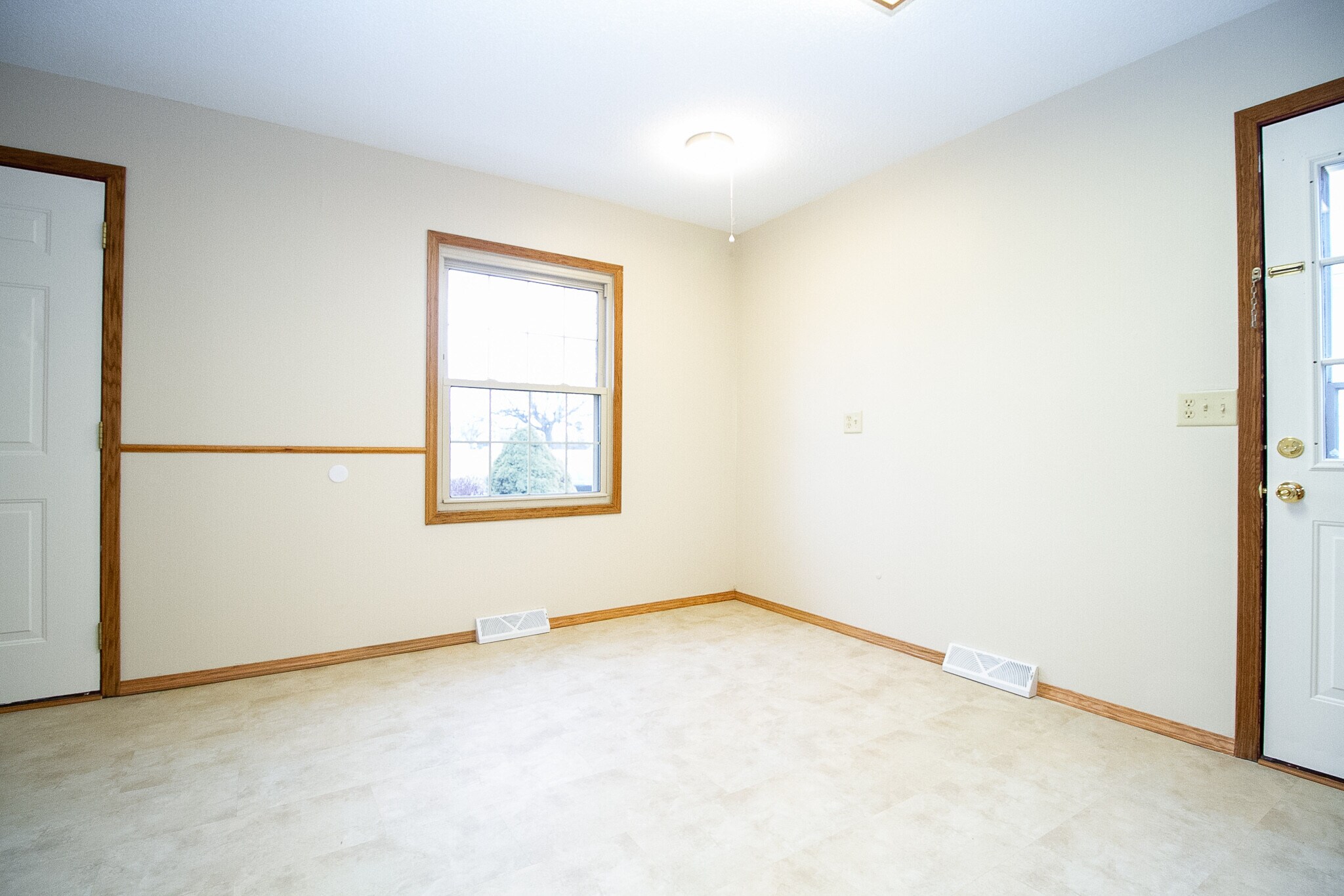 Building Photo - 731 Reineck Dr