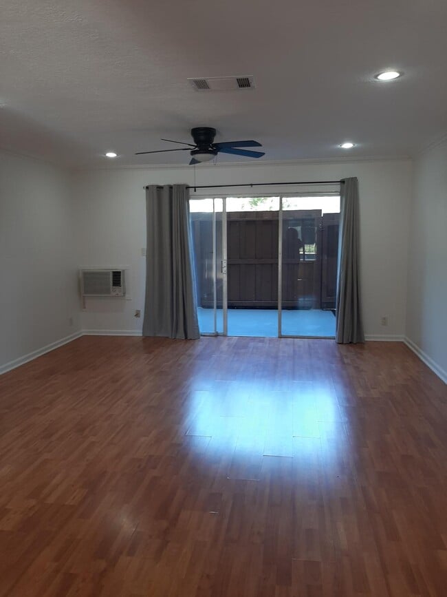 Building Photo - 1009 Murrieta Blvd