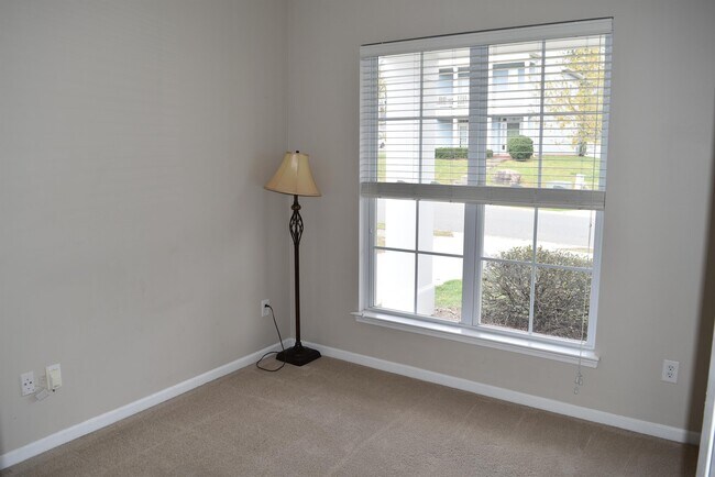 Building Photo - 2035 Golden Ridge Ln