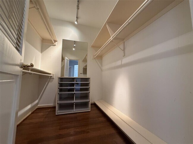 Building Photo - 2813 Saint St